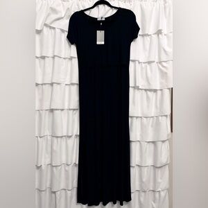 Smallshow Maternity/Nursing Black Maxi Dress NWT
